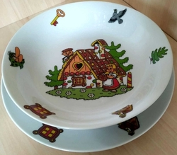 Dětská třídílná jídelní porcelánová sada PERNÍKOVÁ CHALOUPKA - motiv na talířích